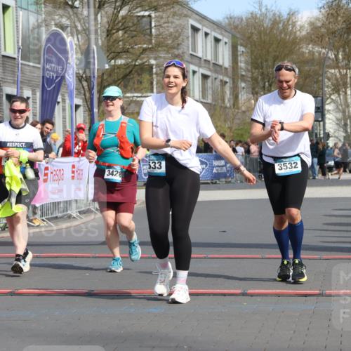 12.04.2026 - 45. Internationalen Wilhelmsburger Insellauf Strokosch-Dieckow http://msf.ph/oto/9479964 12.04.2026 11:48:13 Ziel 3533, 3532, 3457 meine-sportfotos.de