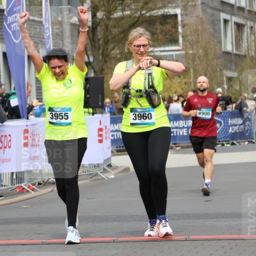 12.04.2026 - 45. Internationalen Wilhelmsburger Insellauf Strokosch-Dieckow http://msf.ph/oto/9479965 12.04.2026 13:27:42 Ziel 2969, 3888, 3960, 3955 meine-sportfotos.de
