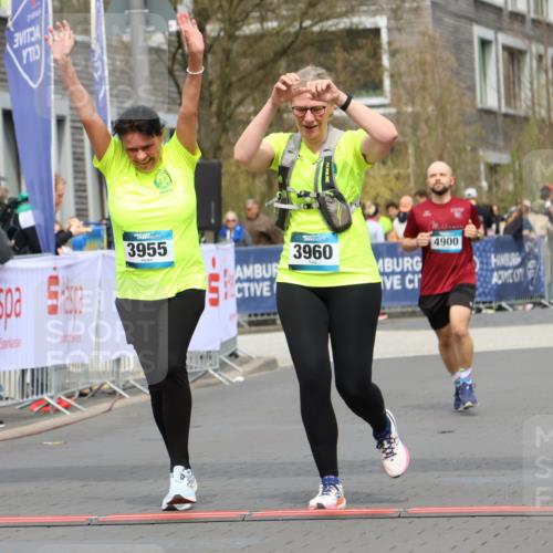12.04.2026 - 45. Internationalen Wilhelmsburger Insellauf Strokosch-Dieckow http://msf.ph/oto/9479984 12.04.2026 13:27:42 Ziel 2969, 3888, 3960, 3955 meine-sportfotos.de