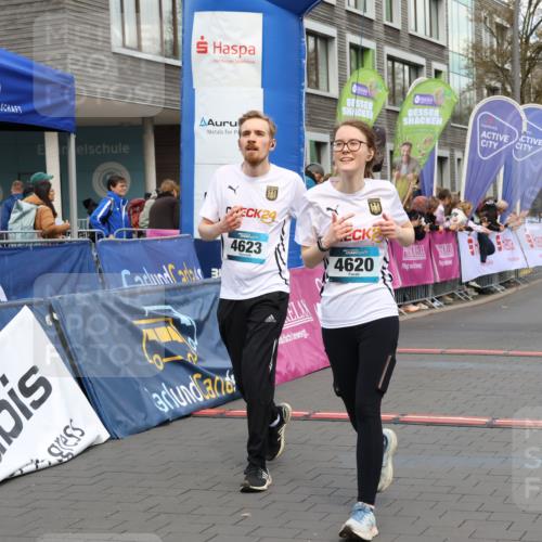 12.04.2026 - 45. Internationalen Wilhelmsburger Insellauf Strokosch-Dieckow http://msf.ph/oto/9480007 12.04.2026 13:00:12 Ziel 4623, 4620, 3999, 5183, 5863 meine-sportfotos.de