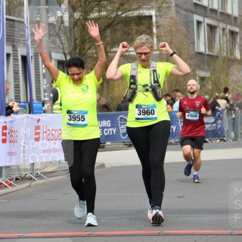 12.04.2026 - 45. Internationalen Wilhelmsburger Insellauf Strokosch-Dieckow http://msf.ph/oto/9480058 12.04.2026 13:27:42 Ziel 2969, 3888, 3960, 3955 meine-sportfotos.de