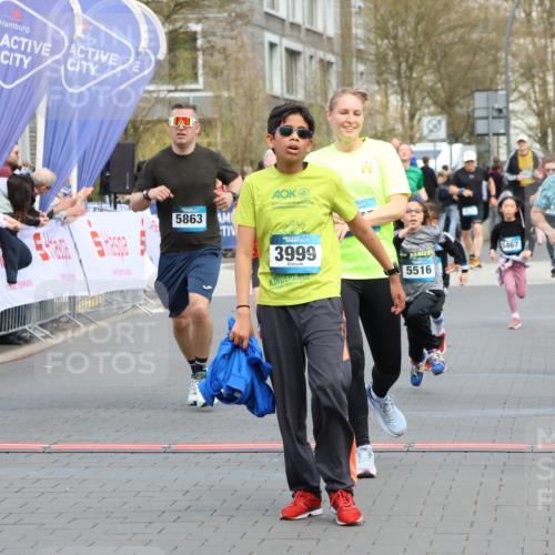 12.04.2026 - 45. Internationalen Wilhelmsburger Insellauf Strokosch-Dieckow http://msf.ph/oto/9480064 12.04.2026 13:00:15 Ziel 3999, 5183, 5863, 5550, 5074, 5467 meine-sportfotos.de