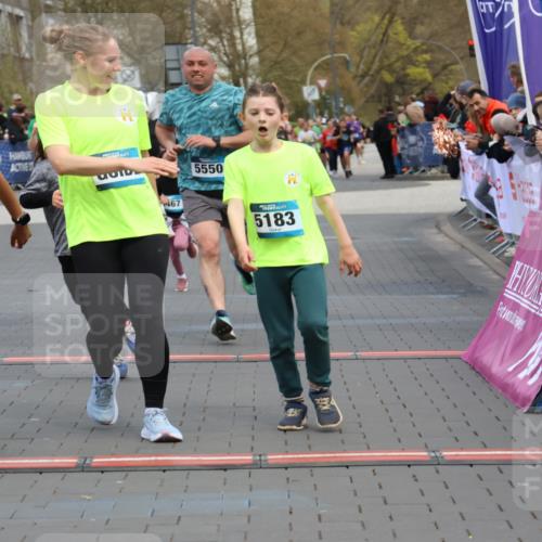 12.04.2026 - 45. Internationalen Wilhelmsburger Insellauf Strokosch-Dieckow http://msf.ph/oto/9480124 12.04.2026 13:00:16 Ziel 3999, 5183, 5863, 5550, 5074, 5467 meine-sportfotos.de