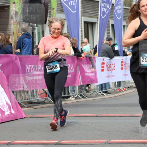12.04.2026 - 45. Internationalen Wilhelmsburger Insellauf Strokosch-Dieckow http://msf.ph/oto/9480130 12.04.2026 13:27:39 Ziel 2306, 2969, 3888, 3960, 3955 meine-sportfotos.de