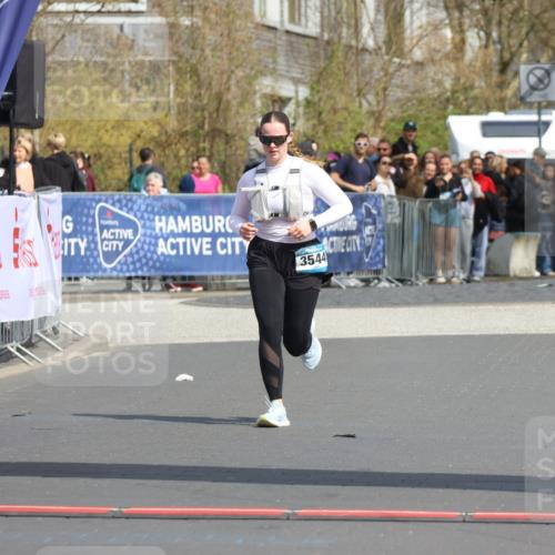 12.04.2026 - 45. Internationalen Wilhelmsburger Insellauf Strokosch-Dieckow http://msf.ph/oto/9480157 12.04.2026 11:52:23 Ziel 3544 meine-sportfotos.de