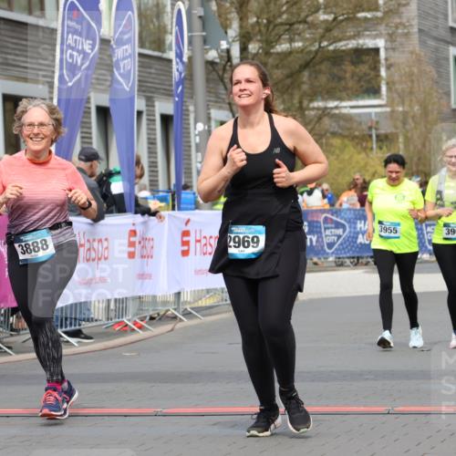 12.04.2026 - 45. Internationalen Wilhelmsburger Insellauf Strokosch-Dieckow http://msf.ph/oto/9480165 12.04.2026 13:27:38 Ziel 2306, 2969, 3888 meine-sportfotos.de