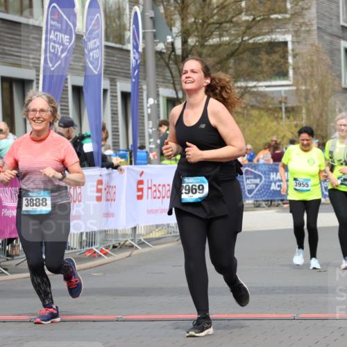 12.04.2026 - 45. Internationalen Wilhelmsburger Insellauf Strokosch-Dieckow http://msf.ph/oto/9480186 12.04.2026 13:27:38 Ziel 2306, 2969, 3888 meine-sportfotos.de