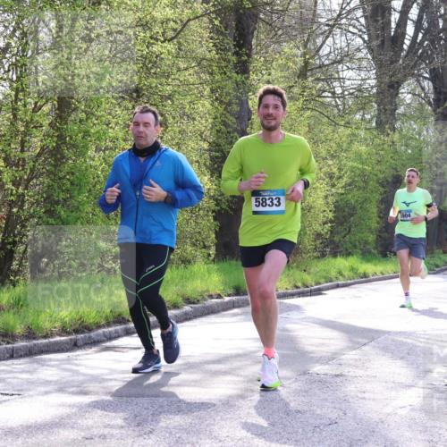 12.04.2026 - 45. Internationalen Wilhelmsburger Insellauf Yannick Fuchs http://msf.ph/oto/9480232 12.04.2026 10:19:21 Laufen 5833, 3904 meine-sportfotos.de