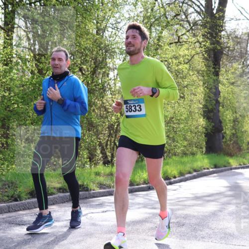 12.04.2026 - 45. Internationalen Wilhelmsburger Insellauf Yannick Fuchs http://msf.ph/oto/9480242 12.04.2026 10:19:22 Laufen 5833, 3904 meine-sportfotos.de