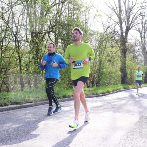 12.04.2026 - 45. Internationalen Wilhelmsburger Insellauf Yannick Fuchs http://msf.ph/oto/9480247 12.04.2026 10:19:22 Laufen 5833, 3141 meine-sportfotos.de