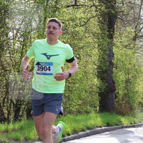 12.04.2026 - 45. Internationalen Wilhelmsburger Insellauf Yannick Fuchs http://msf.ph/oto/9480265 12.04.2026 10:19:24 Laufen 3904 meine-sportfotos.de