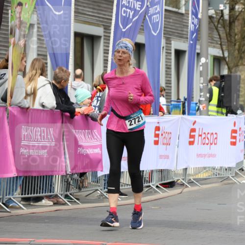 12.04.2026 - 45. Internationalen Wilhelmsburger Insellauf Strokosch-Dieckow http://msf.ph/oto/9480320 12.04.2026 13:27:22 Ziel 2721, 3756, 3755 meine-sportfotos.de