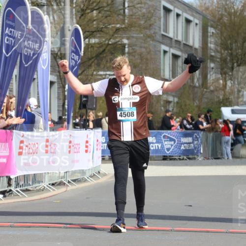 12.04.2026 - 45. Internationalen Wilhelmsburger Insellauf Strokosch-Dieckow http://msf.ph/oto/9480349 12.04.2026 11:54:01 Ziel 4508 meine-sportfotos.de