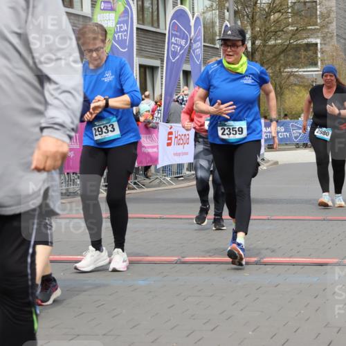 12.04.2026 - 45. Internationalen Wilhelmsburger Insellauf Strokosch-Dieckow http://msf.ph/oto/9480473 12.04.2026 13:27:01 Ziel 5206, 2360, 5245, 2933, 2359, 4124, 2980, 3640 meine-sportfotos.de