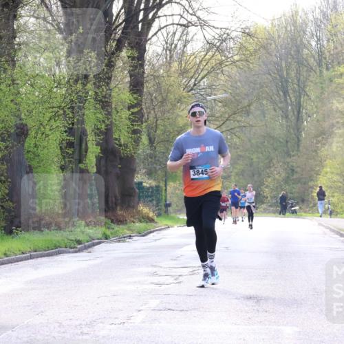 12.04.2026 - 45. Internationalen Wilhelmsburger Insellauf Yannick Fuchs http://msf.ph/oto/9480576 12.04.2026 10:20:03 Laufen 3845, 414 meine-sportfotos.de