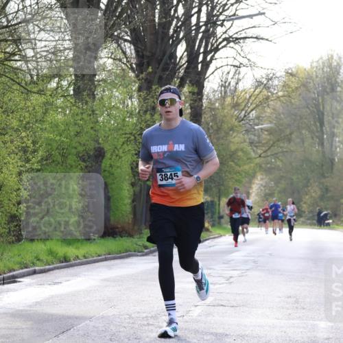 12.04.2026 - 45. Internationalen Wilhelmsburger Insellauf Yannick Fuchs http://msf.ph/oto/9480588 12.04.2026 10:20:05 Laufen 10, 3, 3845 meine-sportfotos.de