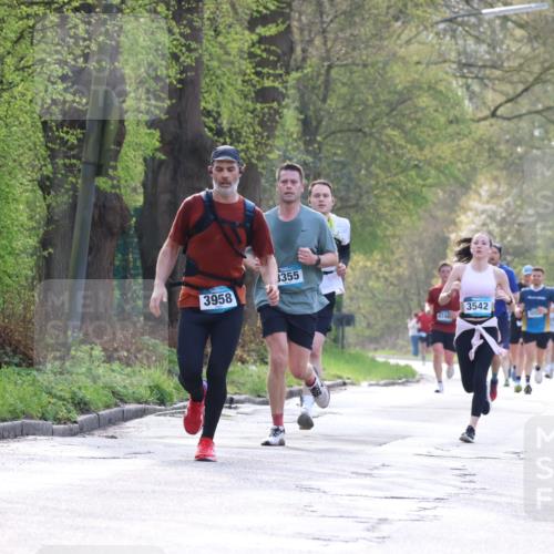 12.04.2026 - 45. Internationalen Wilhelmsburger Insellauf Yannick Fuchs http://msf.ph/oto/9480612 12.04.2026 10:20:10 Laufen 3958, 355, 4746, 3542 meine-sportfotos.de