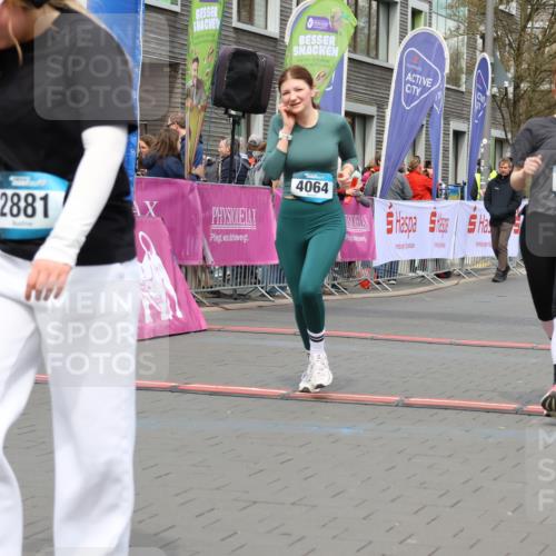 12.04.2026 - 45. Internationalen Wilhelmsburger Insellauf Strokosch-Dieckow http://msf.ph/oto/9480625 12.04.2026 13:26:31 Ziel 4064, 4684, 2298 meine-sportfotos.de
