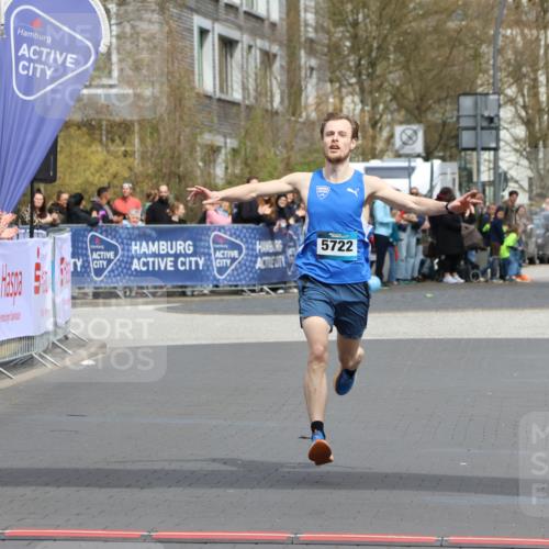 12.04.2026 - 45. Internationalen Wilhelmsburger Insellauf Strokosch-Dieckow http://msf.ph/oto/9480702 12.04.2026 12:46:05 Ziel 5722 meine-sportfotos.de