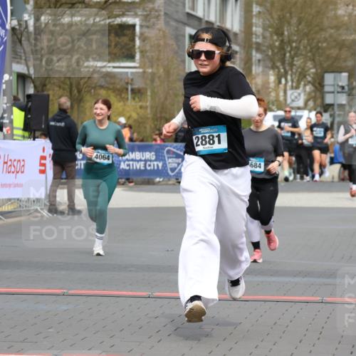 12.04.2026 - 45. Internationalen Wilhelmsburger Insellauf Strokosch-Dieckow http://msf.ph/oto/9480713 12.04.2026 13:26:27 Ziel 3024, 2881, 4064, 4684 meine-sportfotos.de