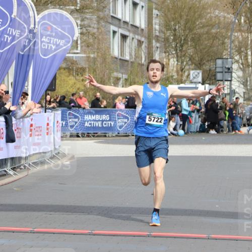 12.04.2026 - 45. Internationalen Wilhelmsburger Insellauf Strokosch-Dieckow http://msf.ph/oto/9480744 12.04.2026 12:46:05 Ziel 5722 meine-sportfotos.de