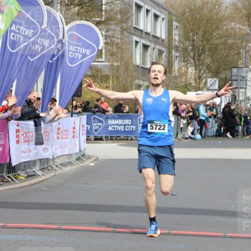12.04.2026 - 45. Internationalen Wilhelmsburger Insellauf Strokosch-Dieckow http://msf.ph/oto/9480777 12.04.2026 12:46:05 Ziel 5722 meine-sportfotos.de