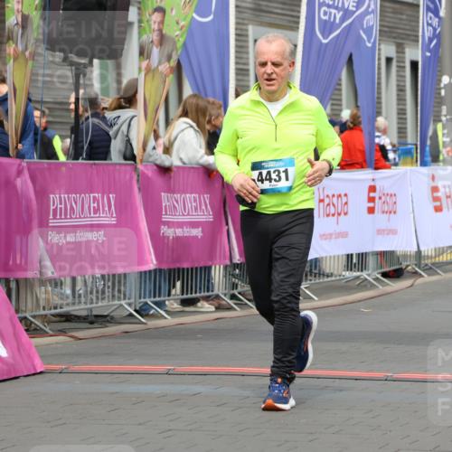 12.04.2026 - 45. Internationalen Wilhelmsburger Insellauf Strokosch-Dieckow http://msf.ph/oto/9480820 12.04.2026 13:26:18 Ziel 2717, 4431, 3023 meine-sportfotos.de