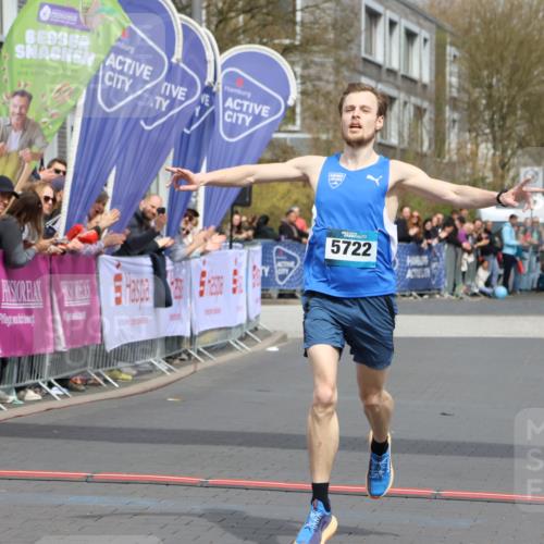 12.04.2026 - 45. Internationalen Wilhelmsburger Insellauf Strokosch-Dieckow http://msf.ph/oto/9480822 12.04.2026 12:46:06 Ziel 5722 meine-sportfotos.de