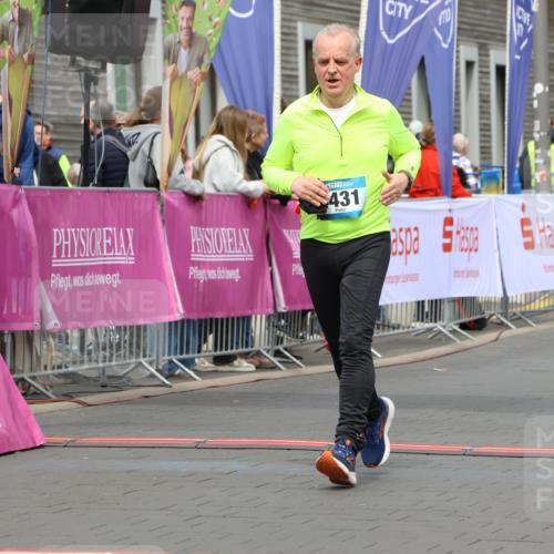 12.04.2026 - 45. Internationalen Wilhelmsburger Insellauf Strokosch-Dieckow http://msf.ph/oto/9480828 12.04.2026 13:26:18 Ziel 2717, 4431, 3023 meine-sportfotos.de