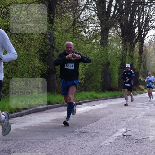 12.04.2026 - 45. Internationalen Wilhelmsburger Insellauf Yannick Fuchs http://msf.ph/oto/9480882 12.04.2026 10:20:37 Laufen 4670, 5534, 4340 meine-sportfotos.de