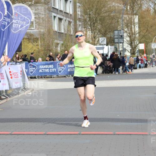 12.04.2026 - 45. Internationalen Wilhelmsburger Insellauf Strokosch-Dieckow http://msf.ph/oto/9480917 12.04.2026 12:46:38 Ziel 4093 meine-sportfotos.de