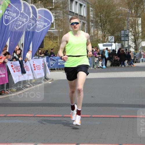 12.04.2026 - 45. Internationalen Wilhelmsburger Insellauf Strokosch-Dieckow http://msf.ph/oto/9480943 12.04.2026 12:46:39 Ziel 4093 meine-sportfotos.de