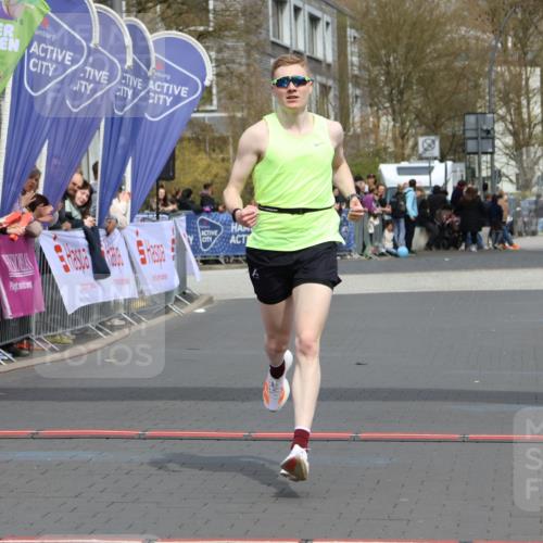 12.04.2026 - 45. Internationalen Wilhelmsburger Insellauf Strokosch-Dieckow http://msf.ph/oto/9480947 12.04.2026 12:46:39 Ziel 4093 meine-sportfotos.de