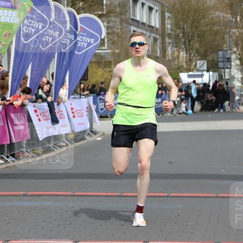 12.04.2026 - 45. Internationalen Wilhelmsburger Insellauf Strokosch-Dieckow http://msf.ph/oto/9480957 12.04.2026 12:46:39 Ziel 4093 meine-sportfotos.de