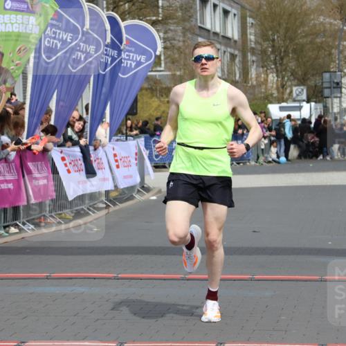 12.04.2026 - 45. Internationalen Wilhelmsburger Insellauf Strokosch-Dieckow http://msf.ph/oto/9480963 12.04.2026 12:46:39 Ziel 4093 meine-sportfotos.de
