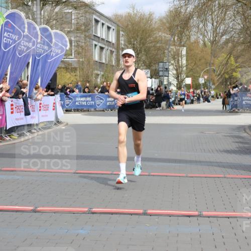 12.04.2026 - 45. Internationalen Wilhelmsburger Insellauf Strokosch-Dieckow http://msf.ph/oto/9480987 12.04.2026 12:47:00 Ziel 3389 meine-sportfotos.de