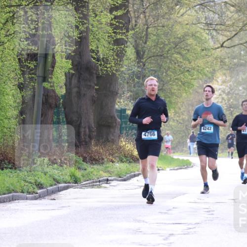 12.04.2026 - 45. Internationalen Wilhelmsburger Insellauf Yannick Fuchs http://msf.ph/oto/9480997 12.04.2026 10:20:54 Laufen 4242, 2377, 4766, 2323, 2780 meine-sportfotos.de
