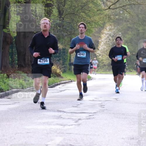 12.04.2026 - 45. Internationalen Wilhelmsburger Insellauf Yannick Fuchs http://msf.ph/oto/9481017 12.04.2026 10:20:56 Laufen 4242, 2377, 4766, 2323, 2780 meine-sportfotos.de