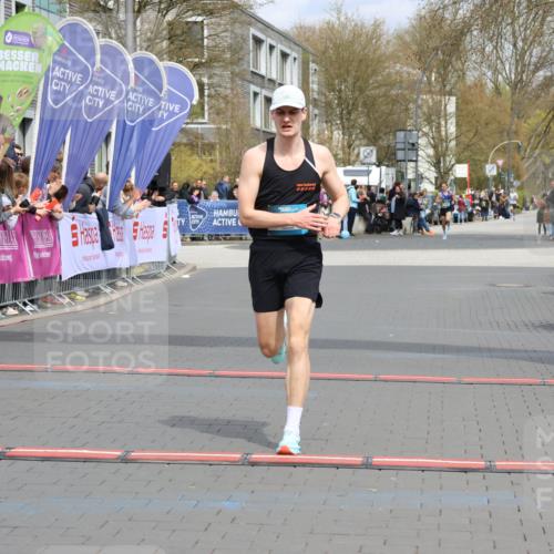 12.04.2026 - 45. Internationalen Wilhelmsburger Insellauf Strokosch-Dieckow http://msf.ph/oto/9481027 12.04.2026 12:47:00 Ziel 3389 meine-sportfotos.de