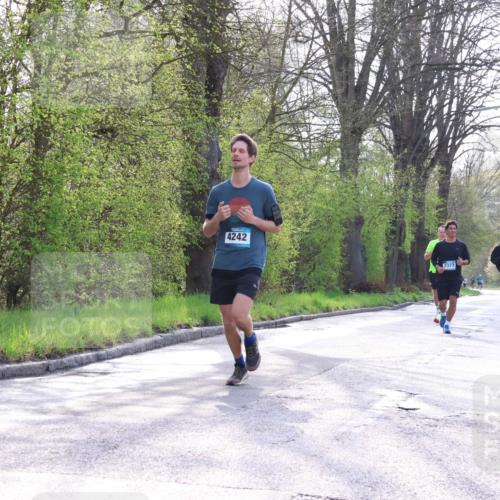 12.04.2026 - 45. Internationalen Wilhelmsburger Insellauf Yannick Fuchs http://msf.ph/oto/9481061 12.04.2026 10:21:04 Laufen 4242, 2377, 2323 meine-sportfotos.de