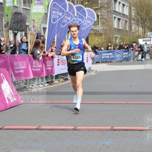 12.04.2026 - 45. Internationalen Wilhelmsburger Insellauf Strokosch-Dieckow http://msf.ph/oto/9481063 12.04.2026 12:47:10 Ziel 5365 meine-sportfotos.de