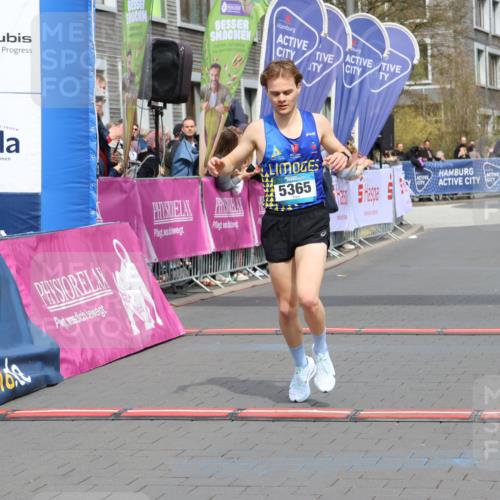 12.04.2026 - 45. Internationalen Wilhelmsburger Insellauf Strokosch-Dieckow http://msf.ph/oto/9481146 12.04.2026 12:47:11 Ziel 5365 meine-sportfotos.de