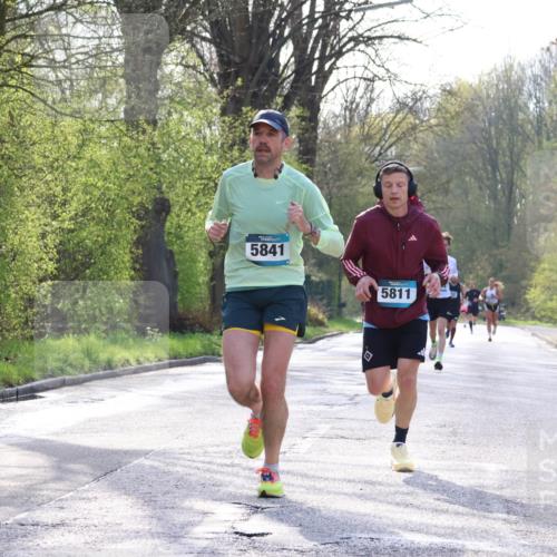 12.04.2026 - 45. Internationalen Wilhelmsburger Insellauf Yannick Fuchs http://msf.ph/oto/9481159 12.04.2026 10:21:12 Laufen 5841, 5811 meine-sportfotos.de