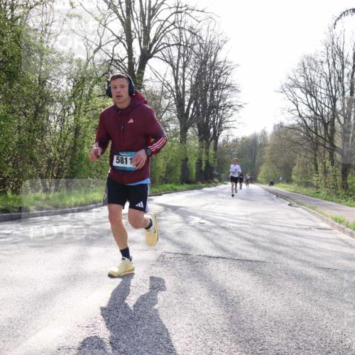 12.04.2026 - 45. Internationalen Wilhelmsburger Insellauf Yannick Fuchs http://msf.ph/oto/9481199 12.04.2026 10:21:15 Laufen 5811 meine-sportfotos.de