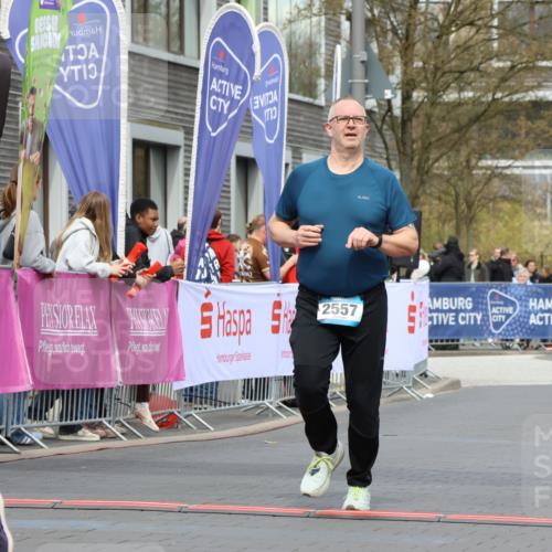 12.04.2026 - 45. Internationalen Wilhelmsburger Insellauf Strokosch-Dieckow http://msf.ph/oto/9481221 12.04.2026 13:25:24 Ziel 5021, 4751, 2558, 2557 meine-sportfotos.de