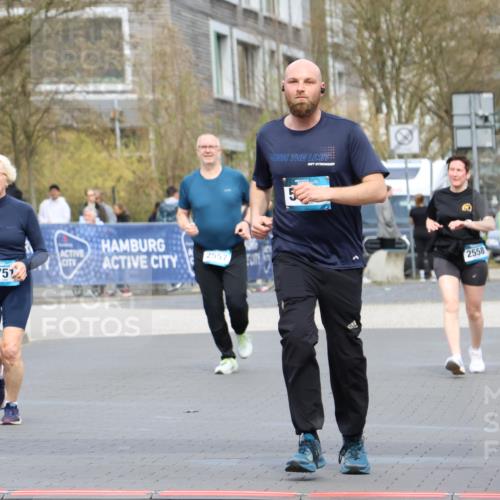 12.04.2026 - 45. Internationalen Wilhelmsburger Insellauf Strokosch-Dieckow http://msf.ph/oto/9481263 12.04.2026 13:25:19 Ziel 5021, 4751 meine-sportfotos.de
