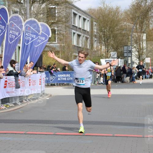 12.04.2026 - 45. Internationalen Wilhelmsburger Insellauf Strokosch-Dieckow http://msf.ph/oto/9481325 12.04.2026 12:47:29 Ziel 5413 meine-sportfotos.de