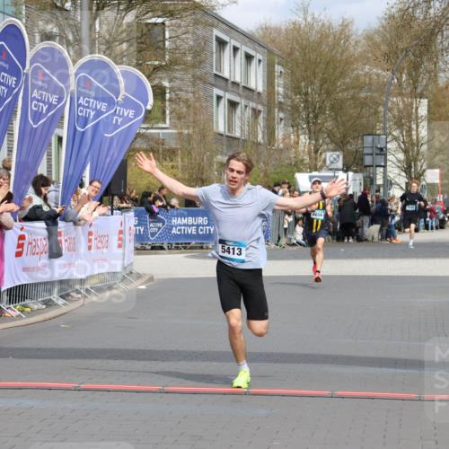 12.04.2026 - 45. Internationalen Wilhelmsburger Insellauf Strokosch-Dieckow http://msf.ph/oto/9481335 12.04.2026 12:47:29 Ziel 5413 meine-sportfotos.de