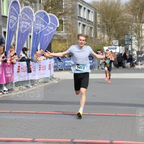 12.04.2026 - 45. Internationalen Wilhelmsburger Insellauf Strokosch-Dieckow http://msf.ph/oto/9481369 12.04.2026 12:47:30 Ziel 5413, 4656 meine-sportfotos.de