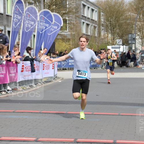 12.04.2026 - 45. Internationalen Wilhelmsburger Insellauf Strokosch-Dieckow http://msf.ph/oto/9481384 12.04.2026 12:47:30 Ziel 5413, 4656 meine-sportfotos.de